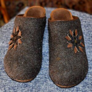 Sanita 'The Original Danish Clogs" 7.5 US 38